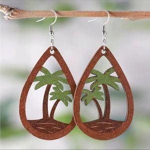NEW Wood Palm Tree Teardrop hook dangle Earrings.